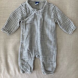 Gray stripe wrap outfit